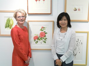 Akiko Enokido and Vicky Obenshain with Akiko's Camellia Japonica.