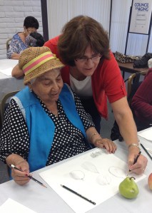 Diane Daly giving feedback to Treasures' student. Photo courtesy of Bowers Museum/Council on Aging Orange County © 2014.