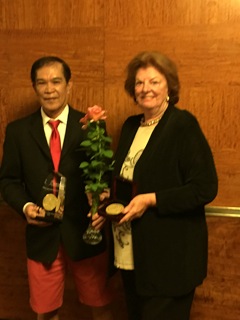 Rosarian Luis Desamero (left) and Tania Norris (right) with the award-winning rose. © Tania Norris, 2014.