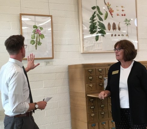 Matt Ritter talking with Diane Nelson Daly about her watercolor of Bauhinia x blakeana, Hong Kong Orchid Tree.