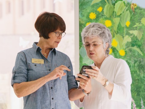 Janice Sharp (L) and Jude Wiesenfeld (R) at the BAGSC Quarterly Meeting at Madrona Marsh Nature Center. © 2018, Lance Hill. Editorial or promotional use permitted for electronic or printed media by the Botanical Artists Guild of Southern California and the Friends of Madrona Marsh. Please provide photo credit to Lance Hill.