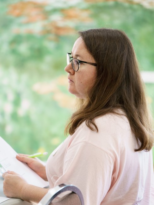 Olga Ryabstova, BAGSC Exhibitions Chair, presenting information about upcoming exhibition opportunities at the BAGSC Quarterly Meeting at Madrona Marsh Nature Center. © 2018, Lance Hill. Editorial or promotional use permitted for electronic or printed media by the Botanical Artists Guild of Southern California and the Friends of Madrona Marsh. Please provide photo credit to Lance Hill.