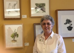 Jude Wiesenfeld with her painting Juniperus Californica, © 2018. Photo by Mitsuko Schultz, © 2018. 